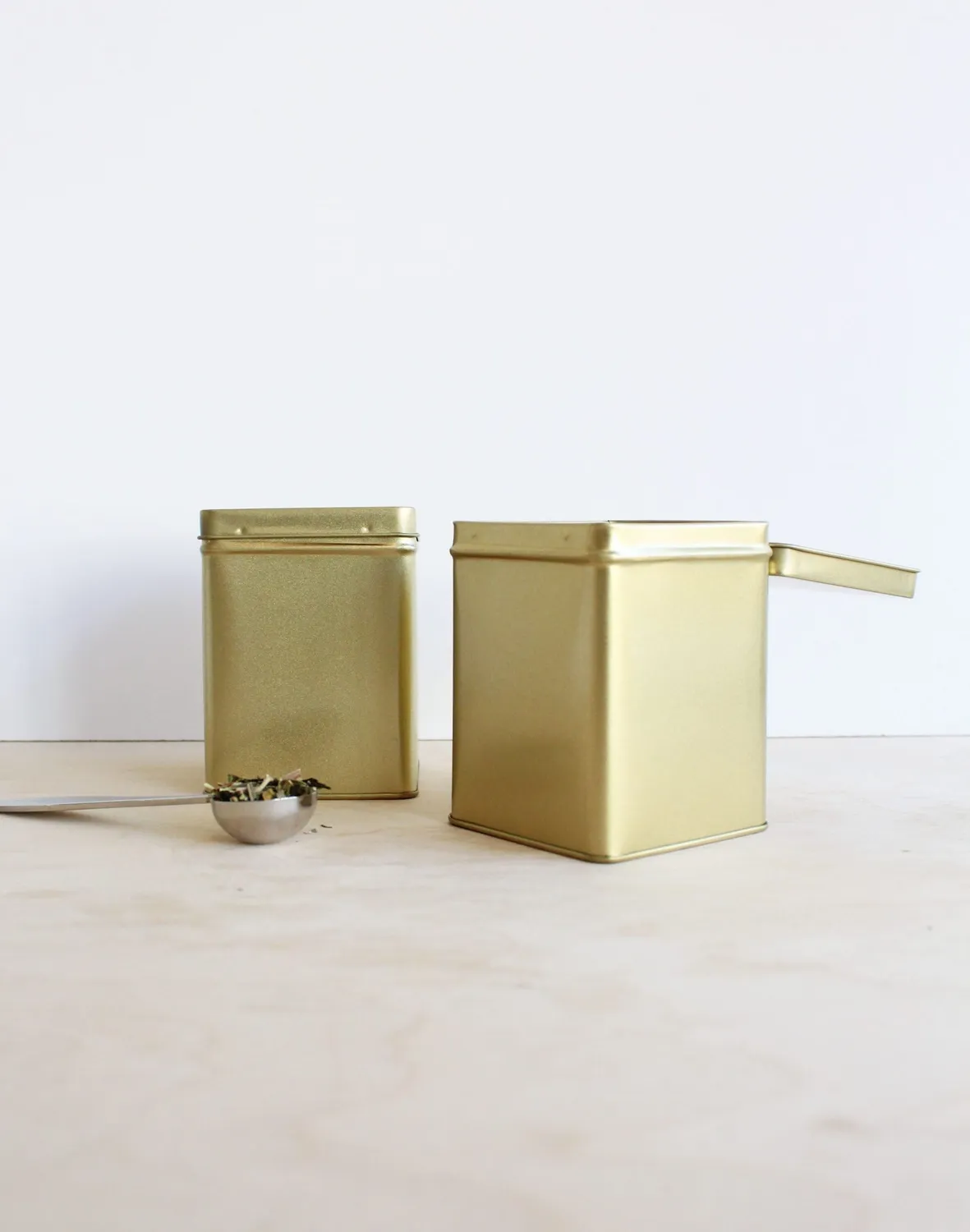 Tea Leafs Blik vierkant 100 gram theeblik goud