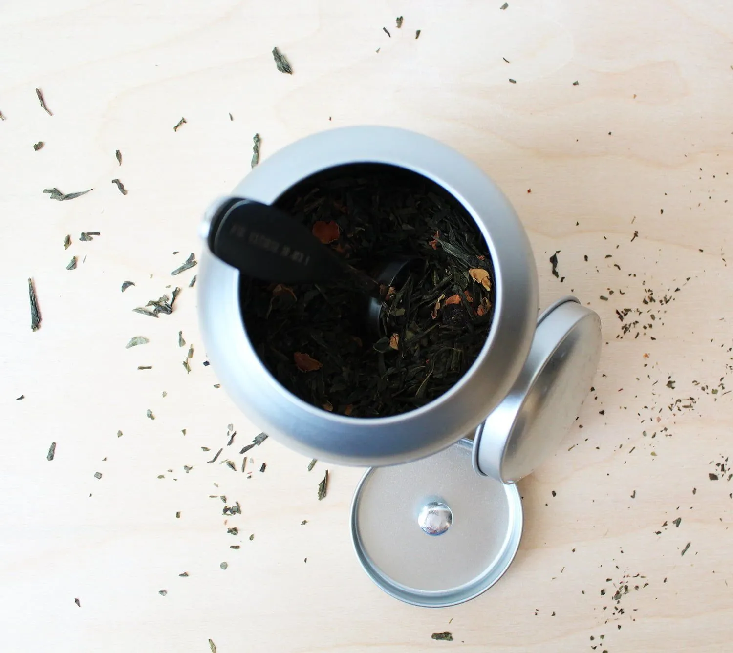 Tea Leafs Melkbus theeblik zilver 100 gram losse thee