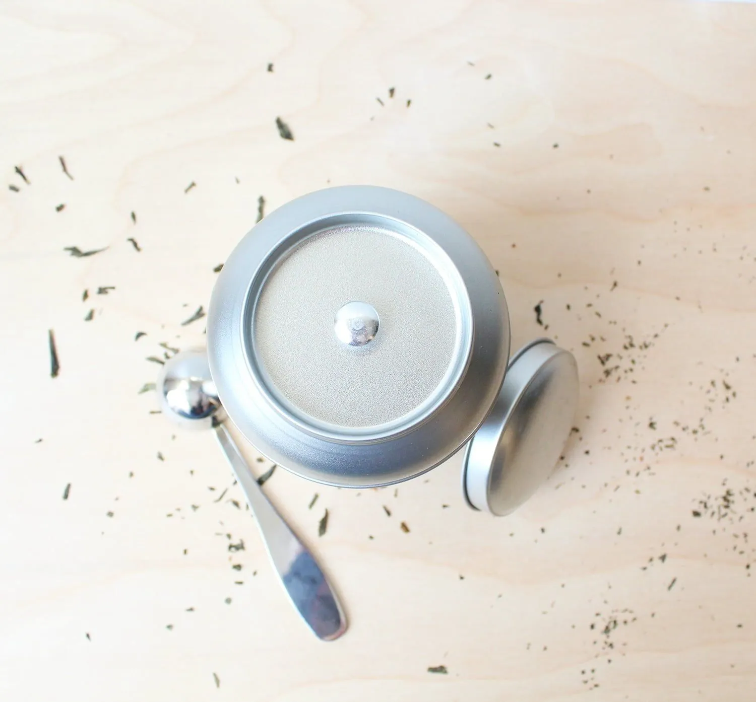 Tea Leafs Melkbus theeblik zilver 100 gram losse thee