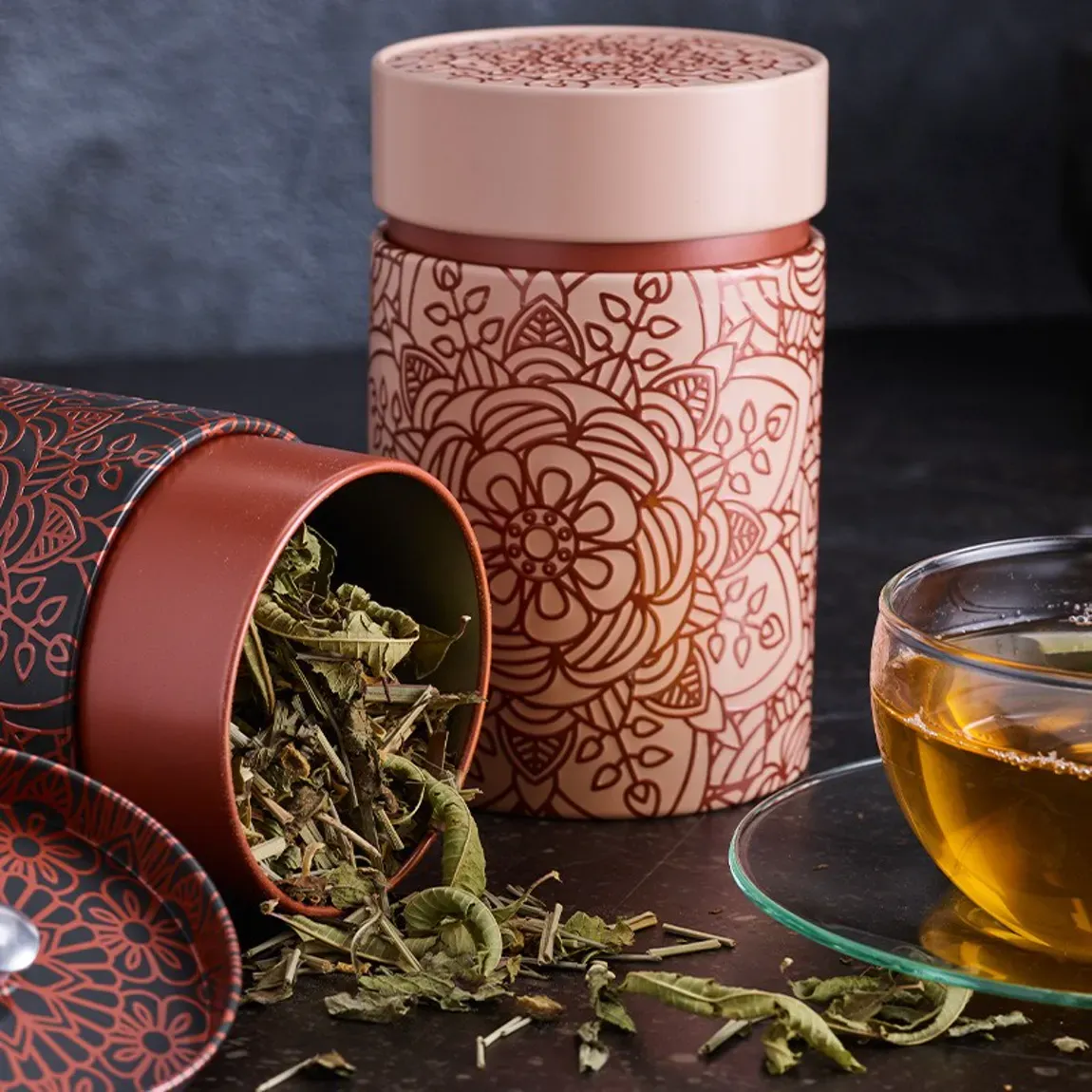 Tea Leafs Mandala theeblik 150 gram zwart luchtdicht