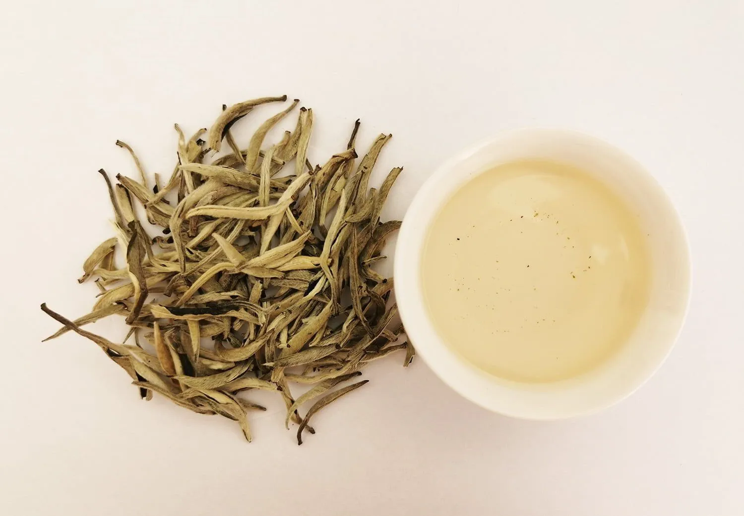 Tea Leafs Yin Shen Silver Needle witte thee lichtfruitig