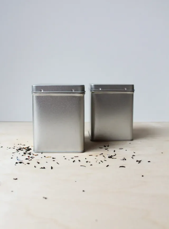 Tea Leafs Blik vierkant theeblik 100 gram zilver