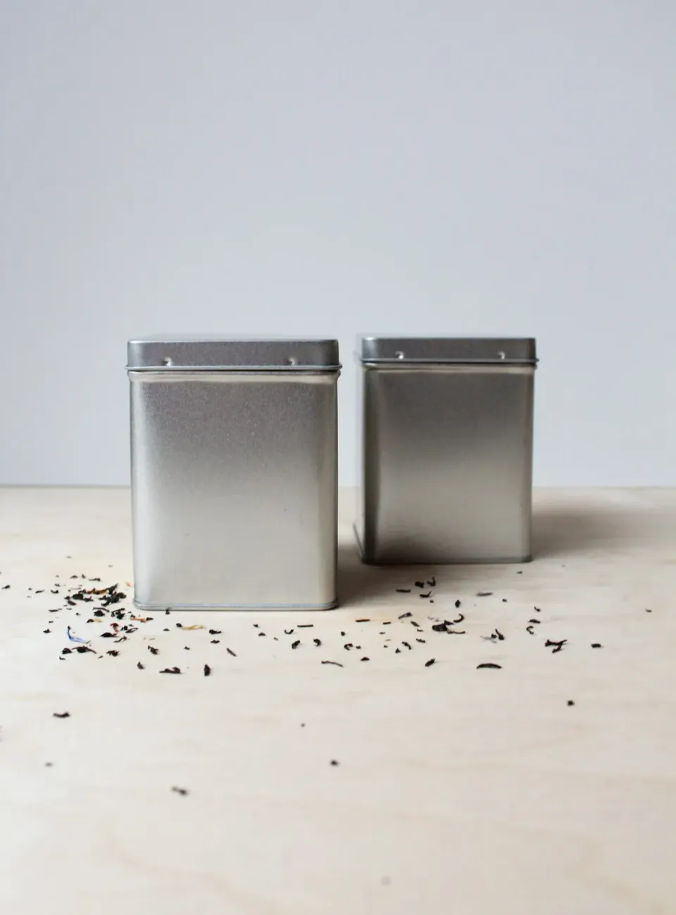 Tea Leafs Blik vierkant theeblik 100 gram zilver